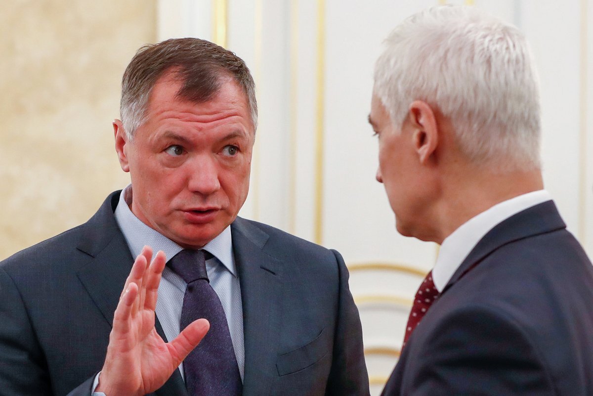 Вице премьер как пишется. Марат Хуснуллин и Мишустин. Мишустин и Хуснуллин. Хуснуллин демотиватор