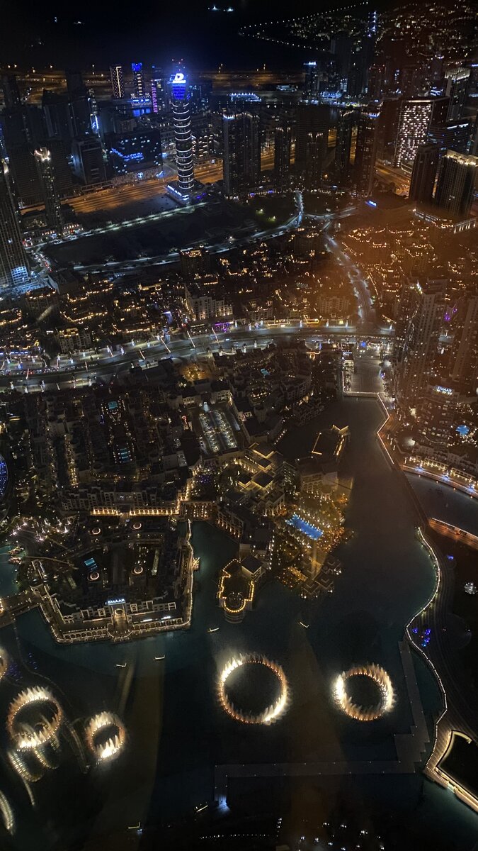 Просто красивый вид на Дубай со 123 этажа Бурдж-Халифы