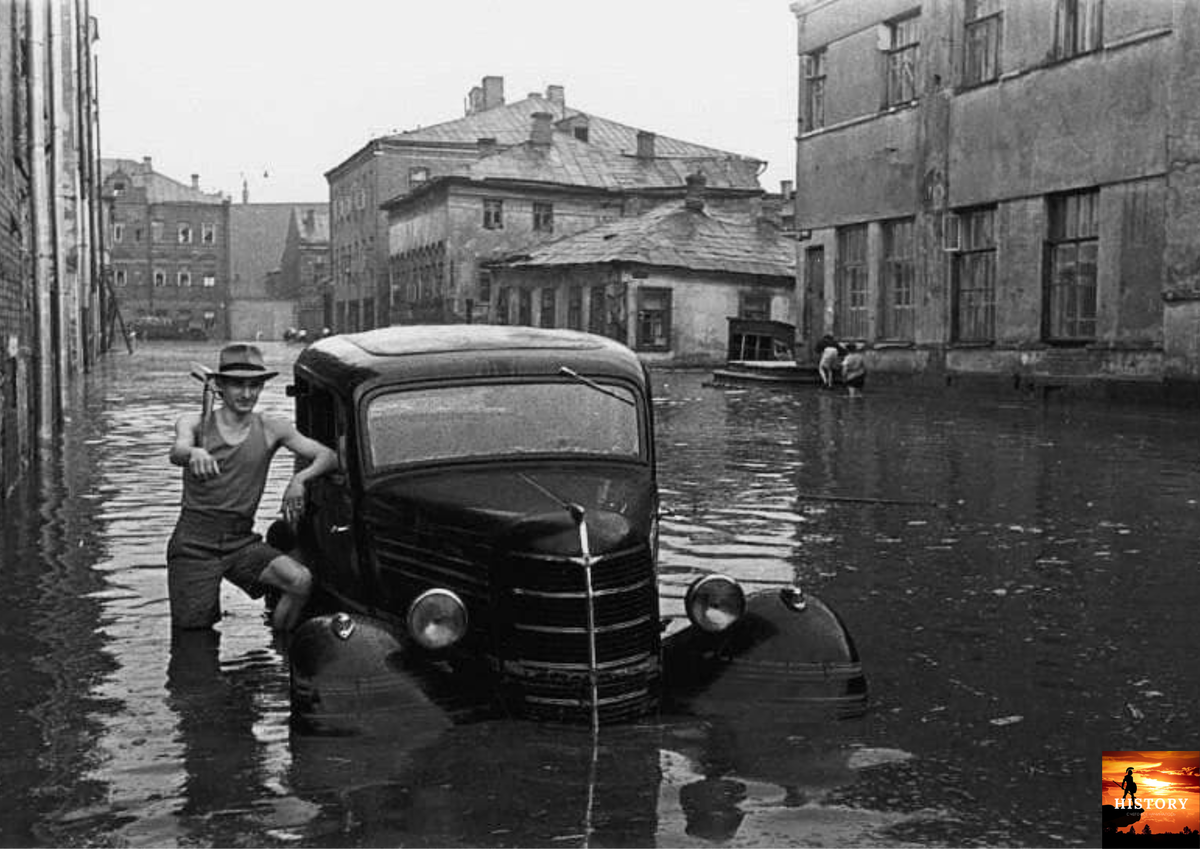 1949 год. Наводнение Неглинная 1965. Наводнения в Москве в Москве в 1965. Наводнение в Москве 1965 год. Наводнение в Москве 1949 год.