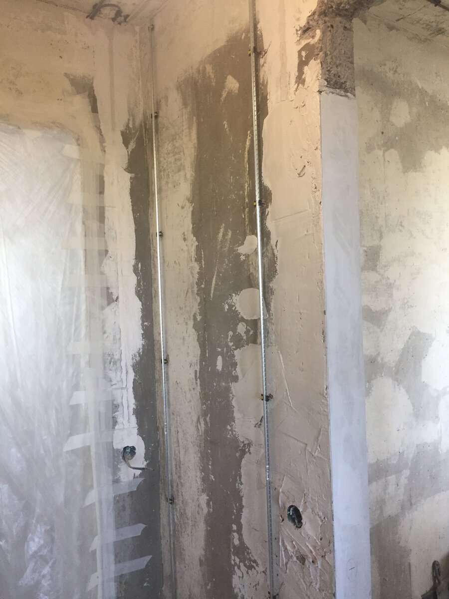 Установка маяков на кляймера😁👍

Все достаточно просто:
1) сверлим отверстие
2) забиваем дюбель
3) вкручиваем саморез
4) выставляем по уровню 
5) монтируем основу
6) монтируем маяк
7) монтируем заглушку
8) получаем идеальный результат на выходе
9) наслаждаемся идеально ровными стенами

А как вы ставите маяки?
Жду ваши ответы в комментариях, лучший ответ залью в сторис и отмечу👍
А если честно то давно уже монтирую маяки на кляймера☝️
Был полезен?
Поставь лайк и не забудь подписаться🤝

Не кого не учу, показываю как это делаю я, всем добра😊