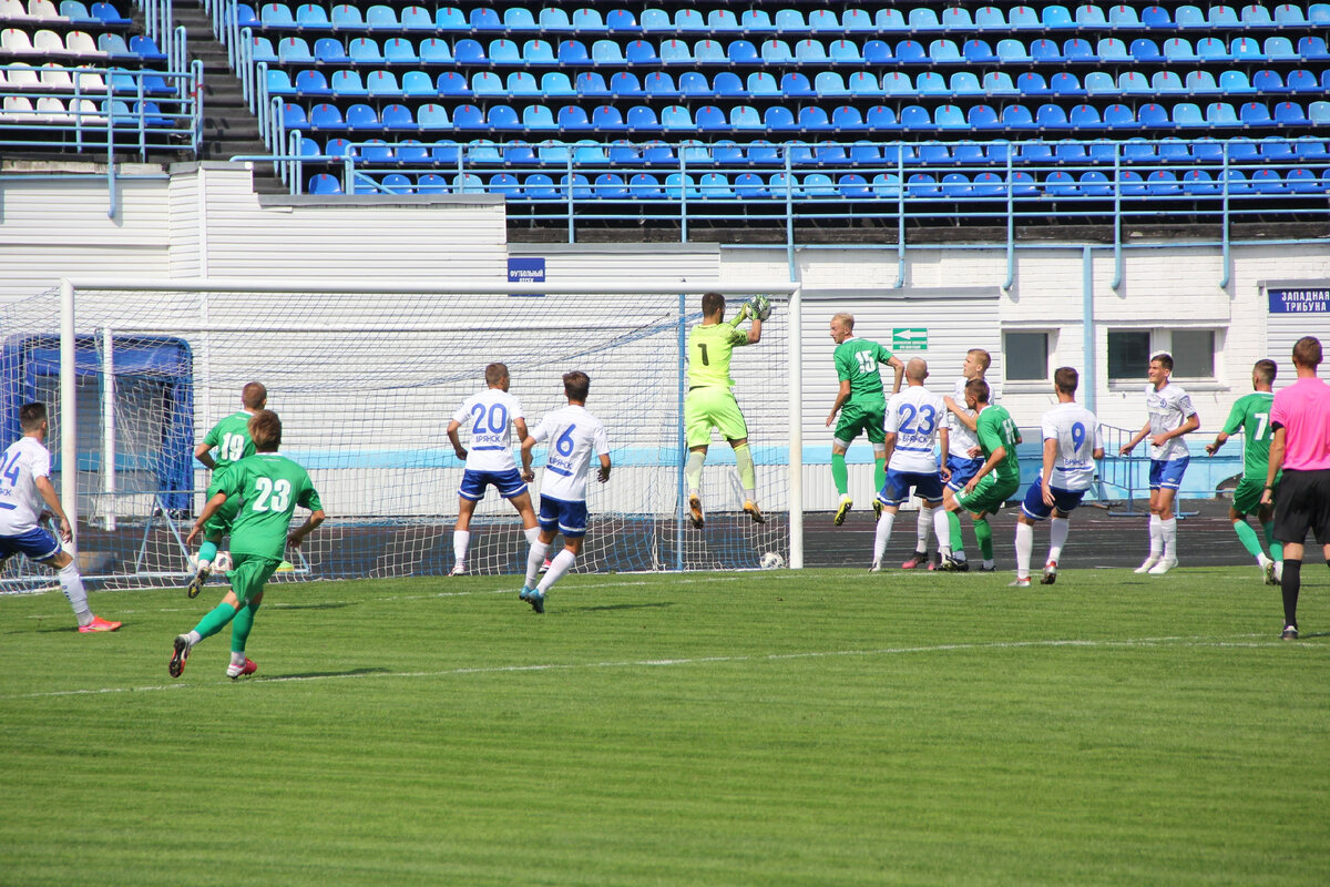 Футбольный матч в орле. Футбольный матч в орле. Футбольный клуб. Футбольный матч в орле. Фк комсомолец.