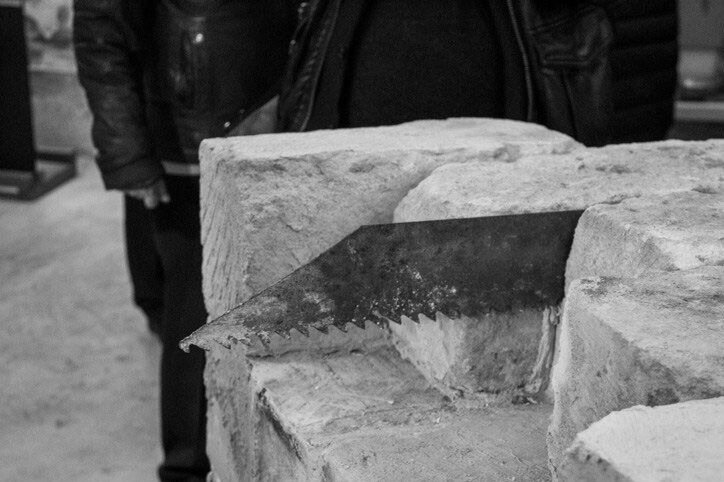 Такими ручными пилами "дисбатовцы" резали ракушечник в карьере 