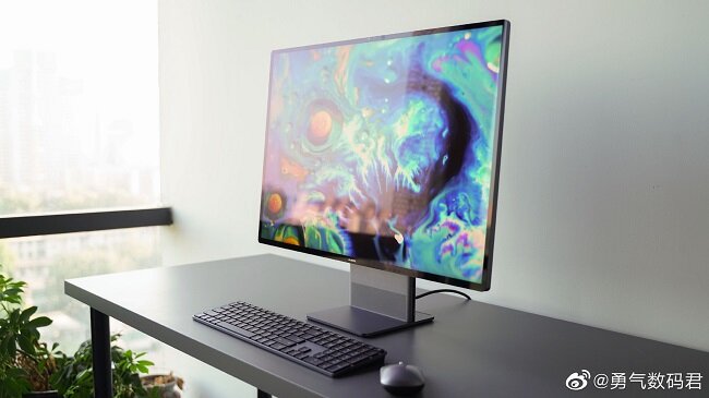 Huawei MateStation X в сером корпусе