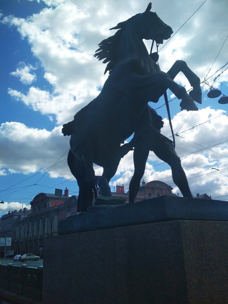 Аничков мост. Набережная реки Фонтанки. 