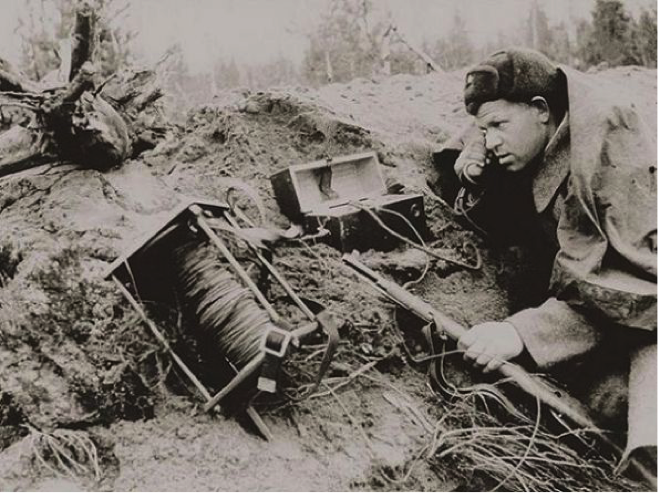 Приходилось служить Никулину и в войсках связи