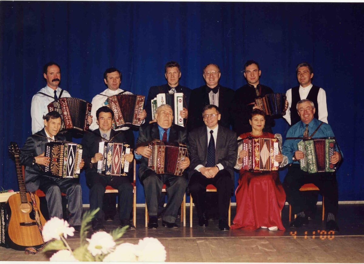 В первом ряду (слева на право): Юрий Кузьмин, Пётр Солдатов, Иван Плешивцев, В.М.Тарасов, Наталия Аношкина, Николай Вивчерук. Во втором ряду: Геннадий Зыков, Михаил Журёнков, Николай Ляпустин, В.А.Вольфович, Вячеслав Кузьмин, Игорь Замбровский.