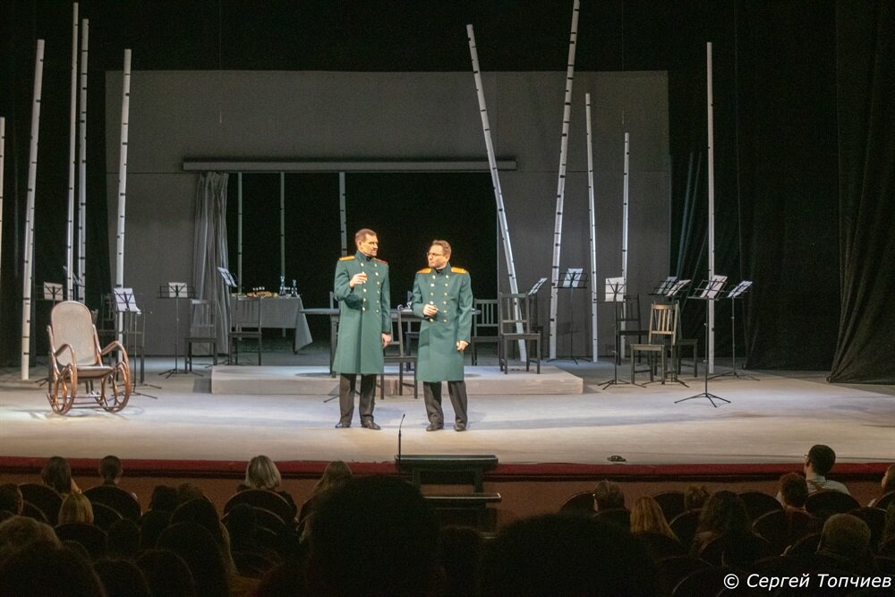 И стоя, по-офицерски накатить рюмашку