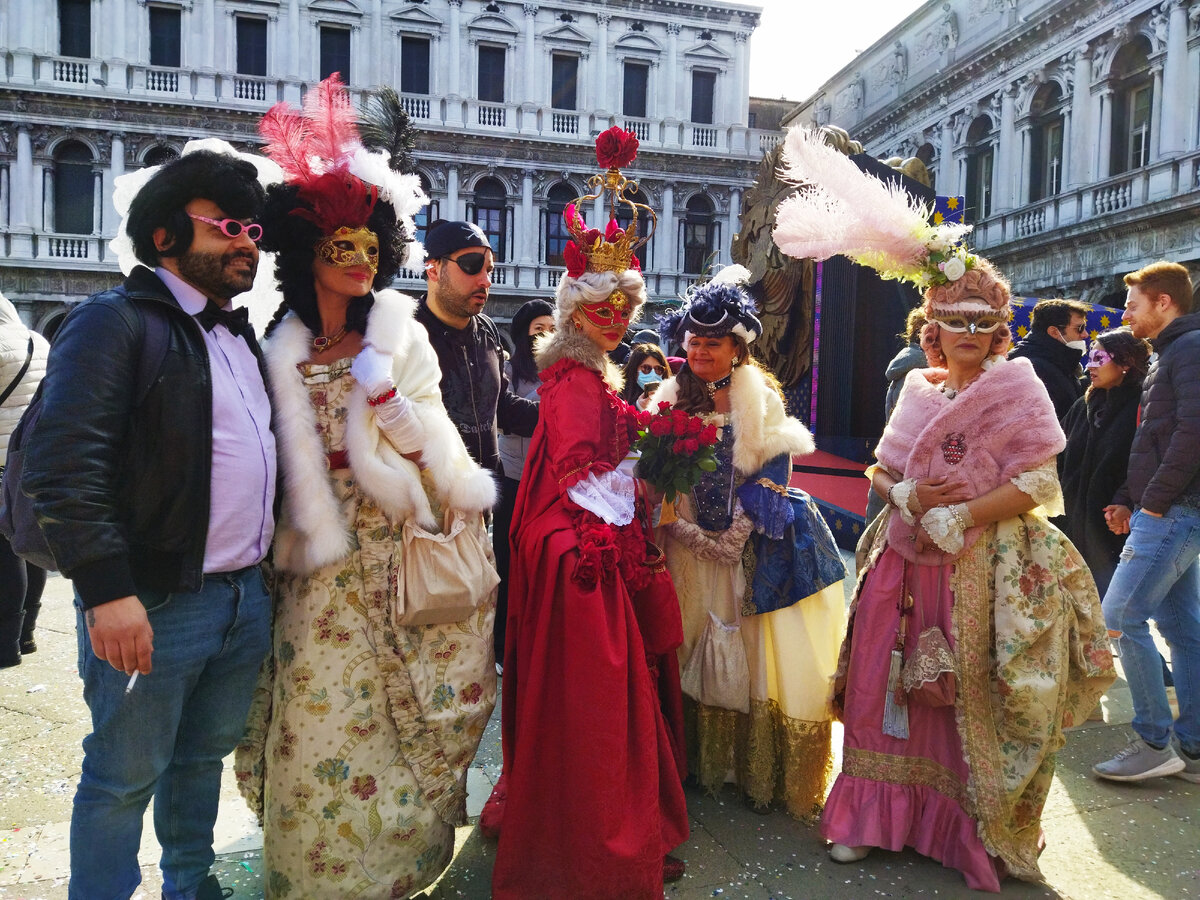  Я слышала от моих гостей, что карнавал в Венеции просто великолепен, стоит посмотреть. Но случился ковид...-2