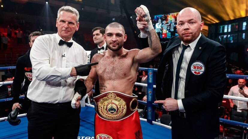     Российский боксёр Магомед Курбанов  RCC Boxing Promotions