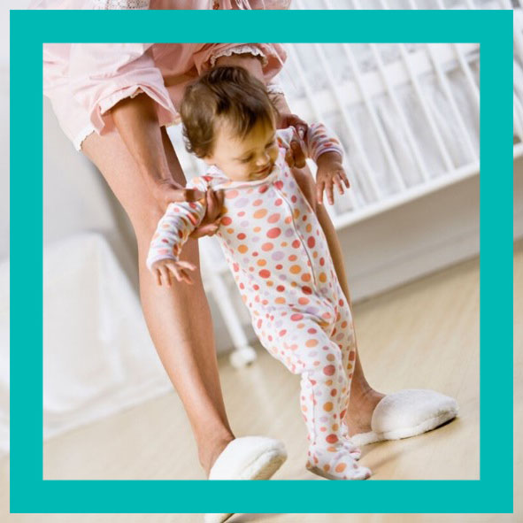 ребенок ходит на носочках