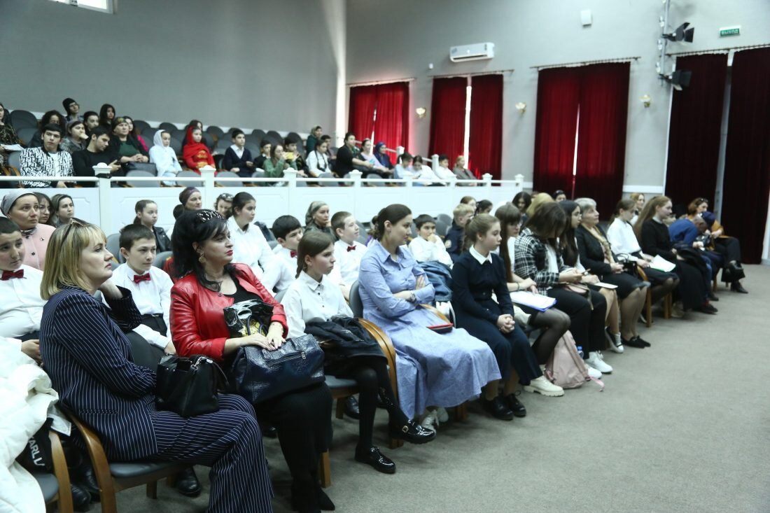 О нартах на всех языках: в КБГУ прошел конкурс чтецов