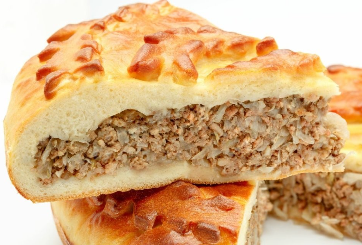 Пирог со свининой и картошкой в духовке из дрожжевого теста рецепт с фото