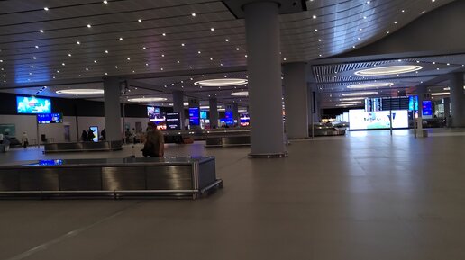 Прилет ереван звартноц. Зал прилета Стамбул новый аэропорт. Аэропорт Звартноц зал прилета. Аэропорт Стамбула зона прилета. Аэропорт Звартноц Ереван 2023 зона прилета.