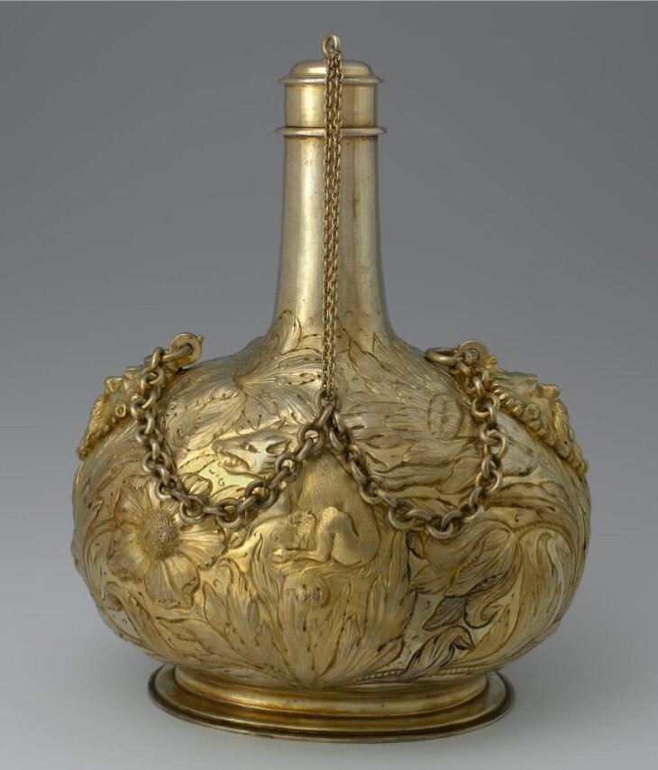Фляга. Лондон, 1663 г. Мастер Роберт Смитсер. Подарена королем Англии Карлом II царю Алексею Михайловичу в 1664 г.