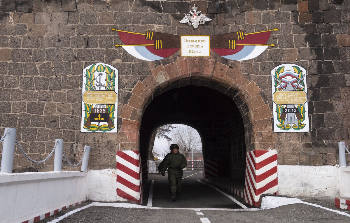 Российская база в Гюмри, где и начались события 92-го года. Источник фото: https://life.ru/p/999689