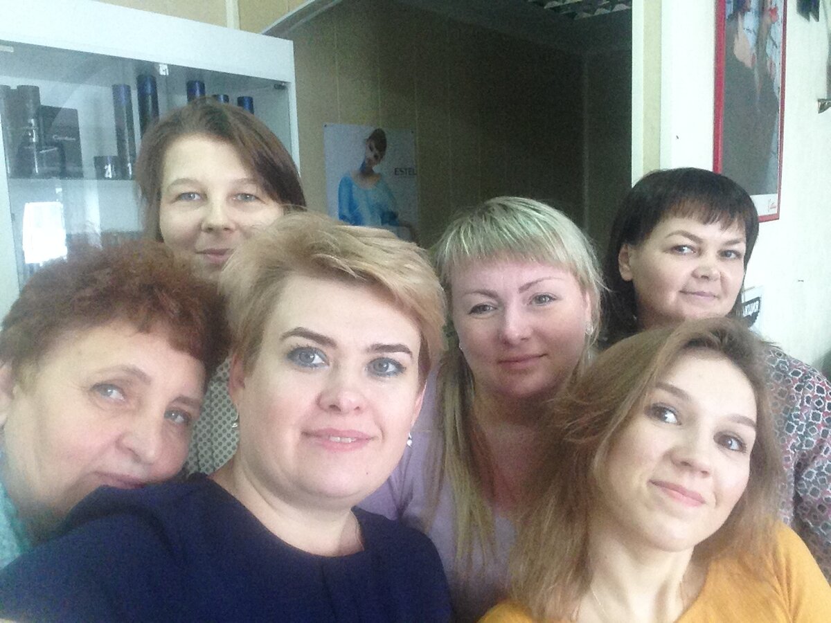 Работала  технологом с крупным российским брендом косметики. Получала огромное удовольствие, делясь знаниями со своими коллегами ( парикмахерами) раскрывая секреты при работе с красителями для волос.