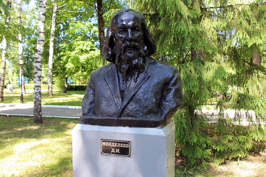 Уютные зеленые аллеи, интересные тематические площадки, веселые аттракционы - все это делает парк имени Пушкина в Саранске излюбленным местом отдыха.-12-4