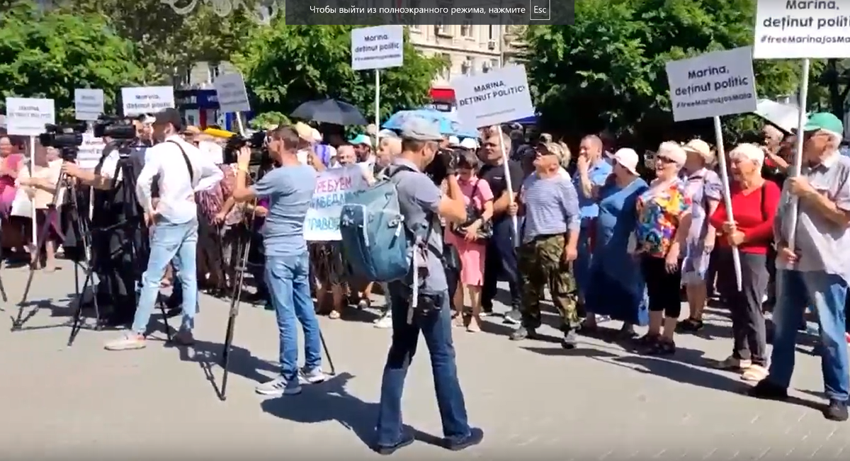 В Кишиневе проходит митинг против прозападного правительства Майи Санду.