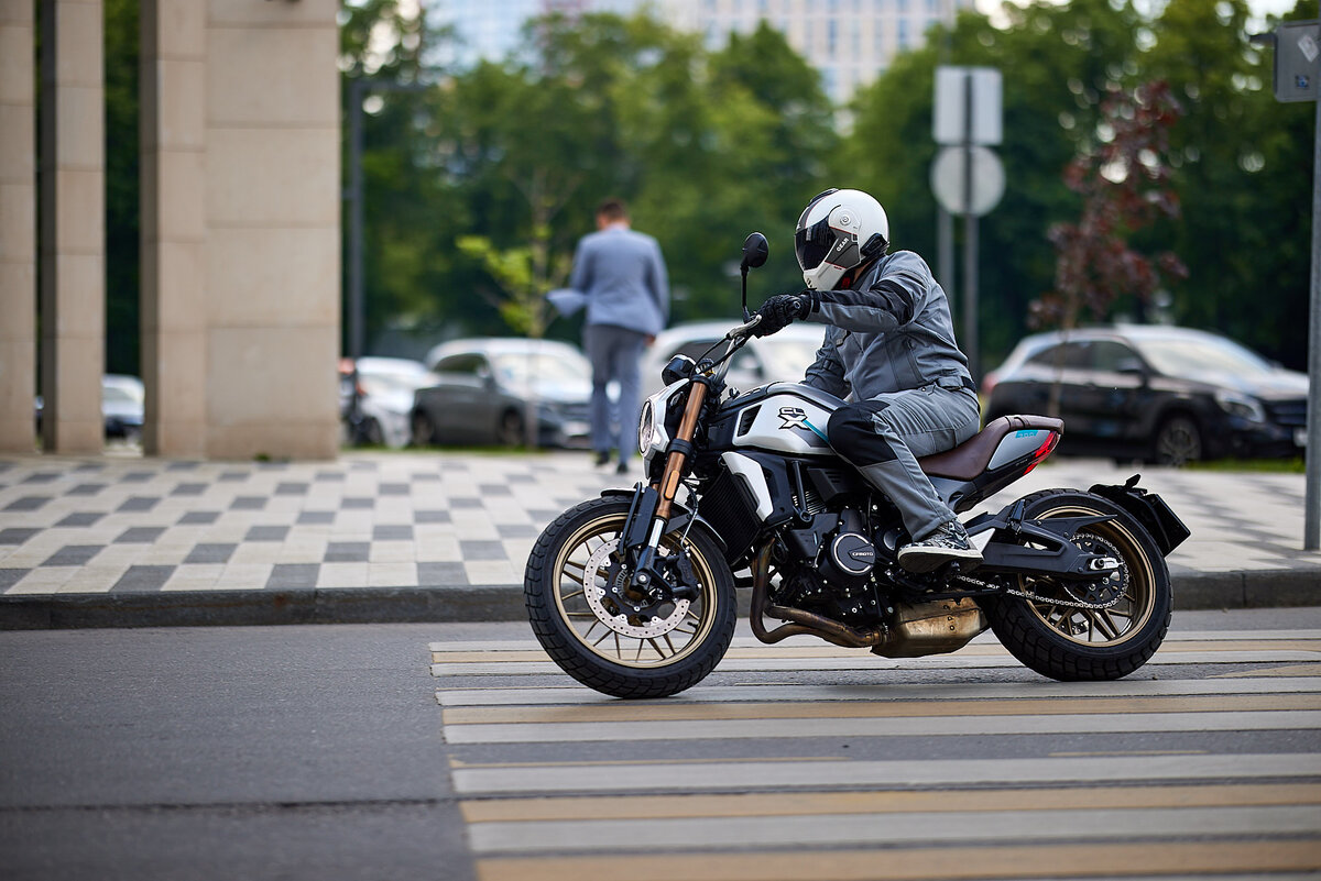 CF Moto 700 CLX