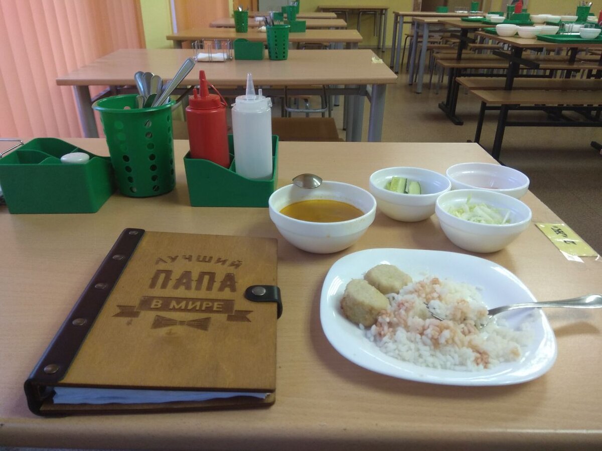 На вкус такой "томатный соус" - вообще ни о чём. Как дешёвый кетчуп из "Пятёрочки", да ещё и разбавленный.