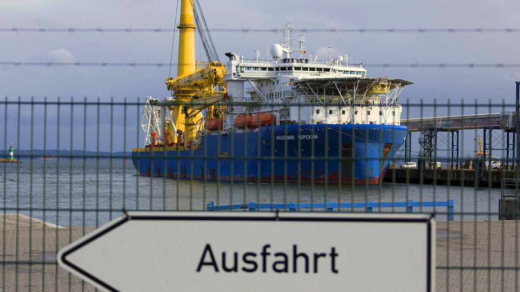 "Академик Черский" у причала