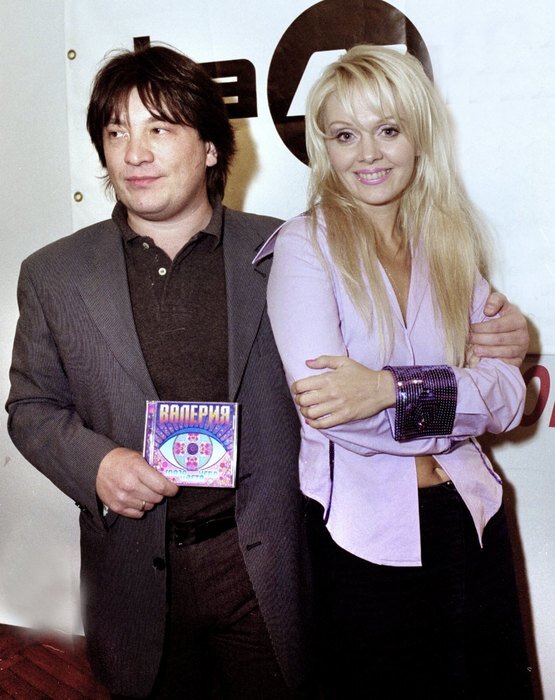 Именно Александр придумал псевдоним "Валерия", разработал сценический образ певицы