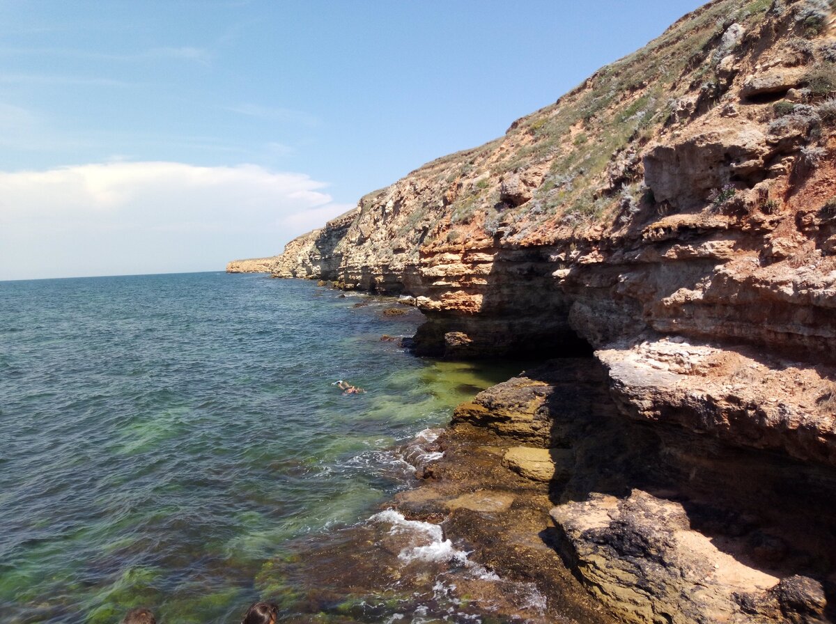 Вот такие скалы тоже есть в Межводном
