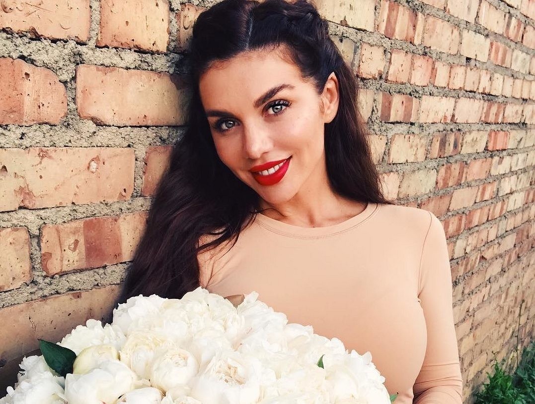 Красотка Анна Седокова...пленница кредитов