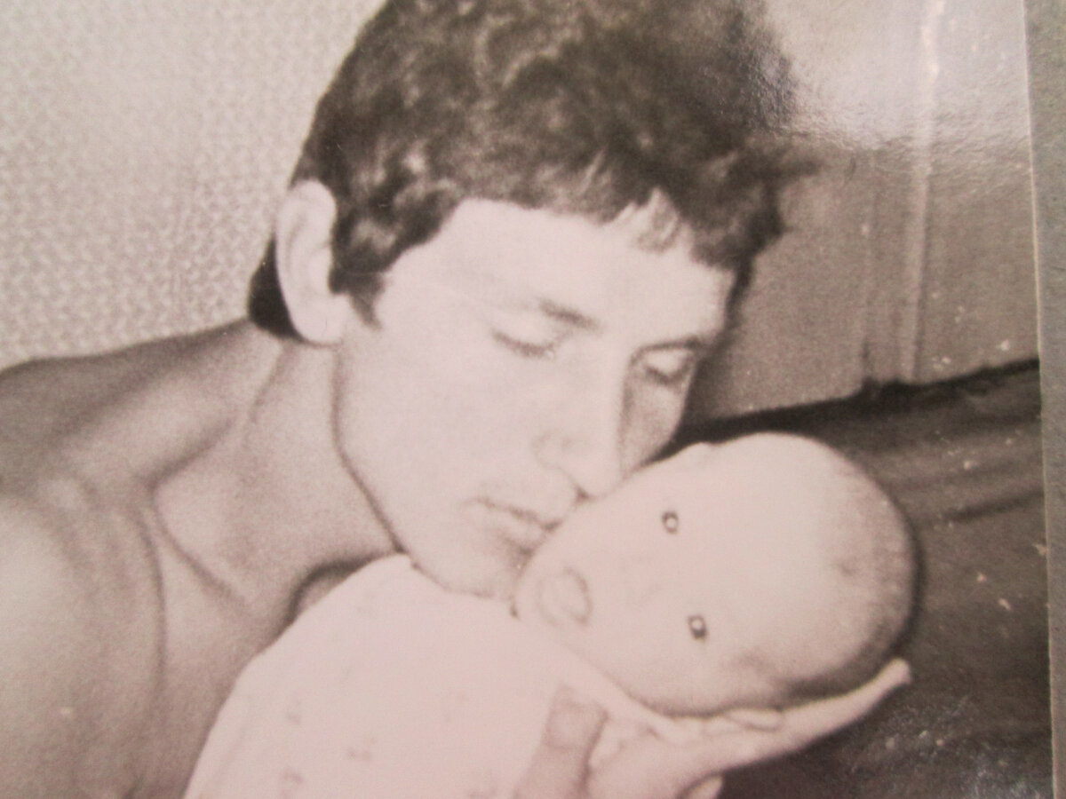 1980 год. сыну одна неделя. Фото автора.