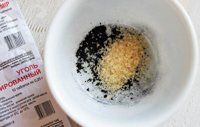 В маску с углем добавляют желатин