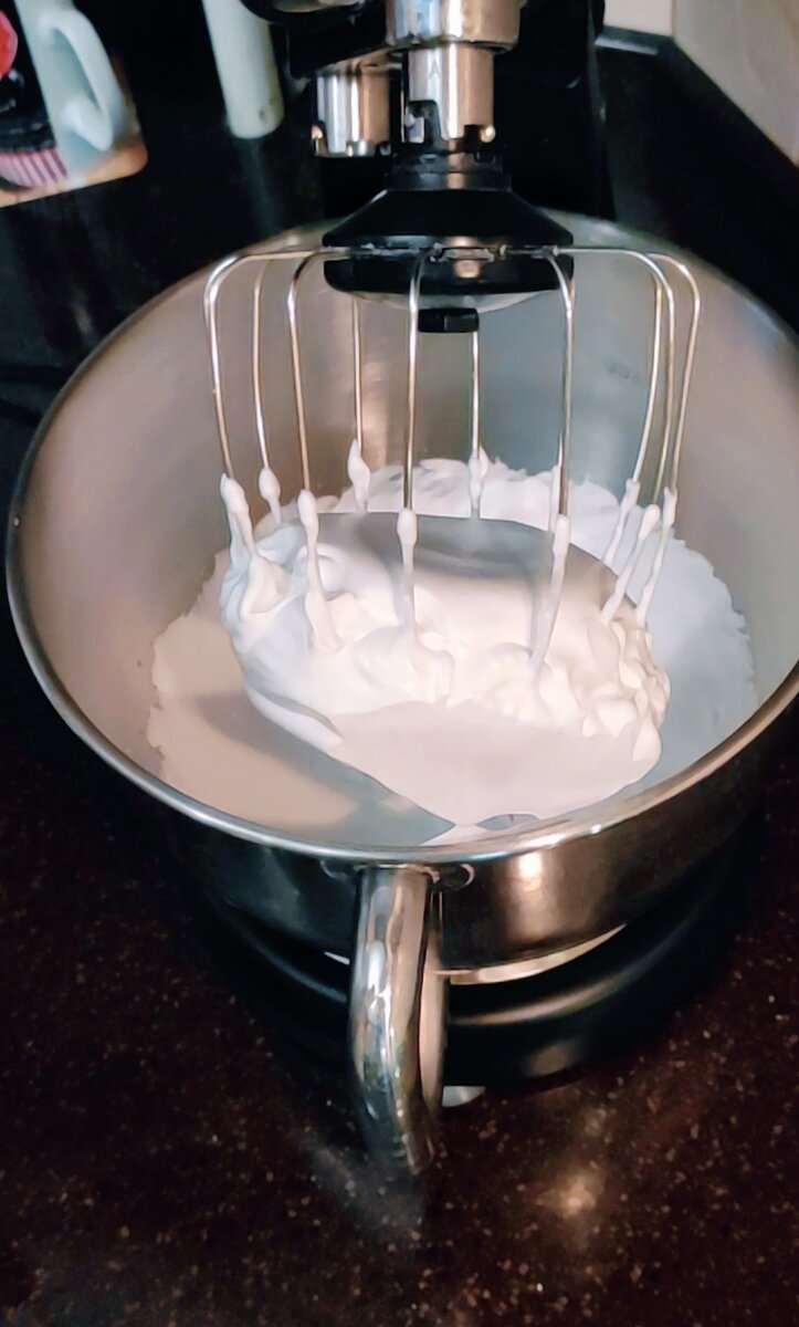 Хорошо взбитая белковая масса