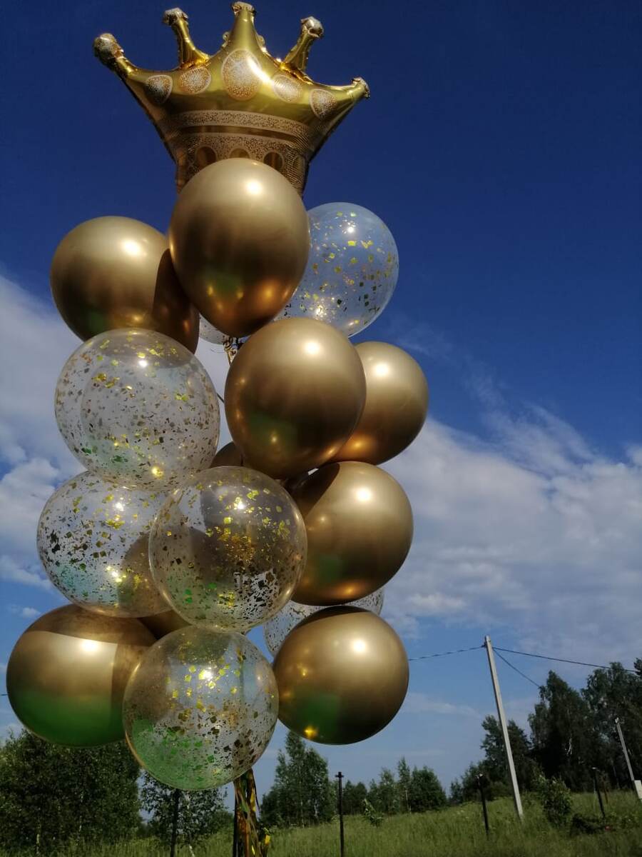 Фото для привлечения внимания. Вчера было день рожденье, шарики до сих пор радуют глаз