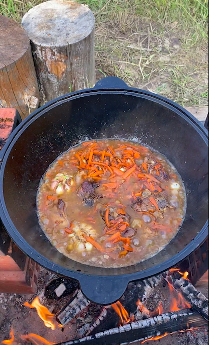 Мой казан на 8 литров – с алюминиевой крышкой.