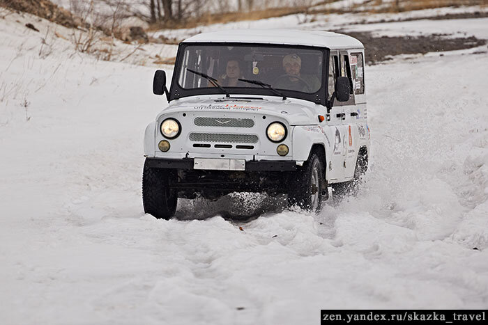 По снегу едет хорошо и по бездорожью тоже