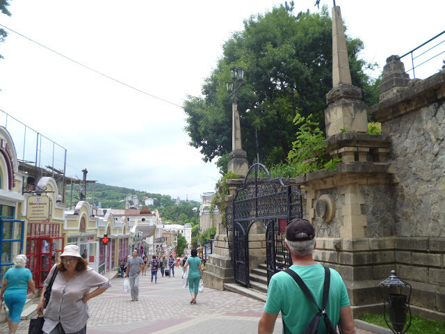 Улица, ведущая к курортному парку 