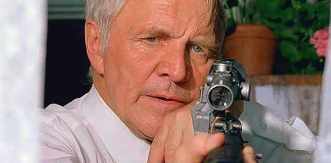 Кадр из фильма "Ворошиловский стрелок"