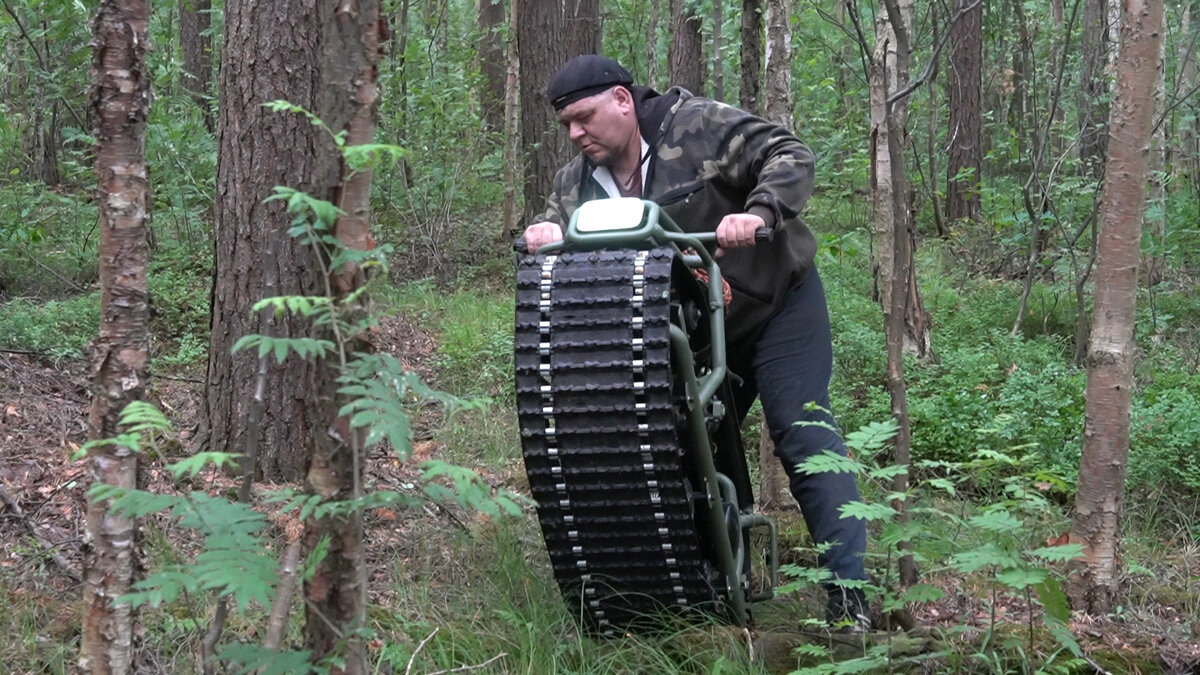 Гусеничный вездеход ХОМЯК. Едем в лес. | MOTORSvideo. | Дзен