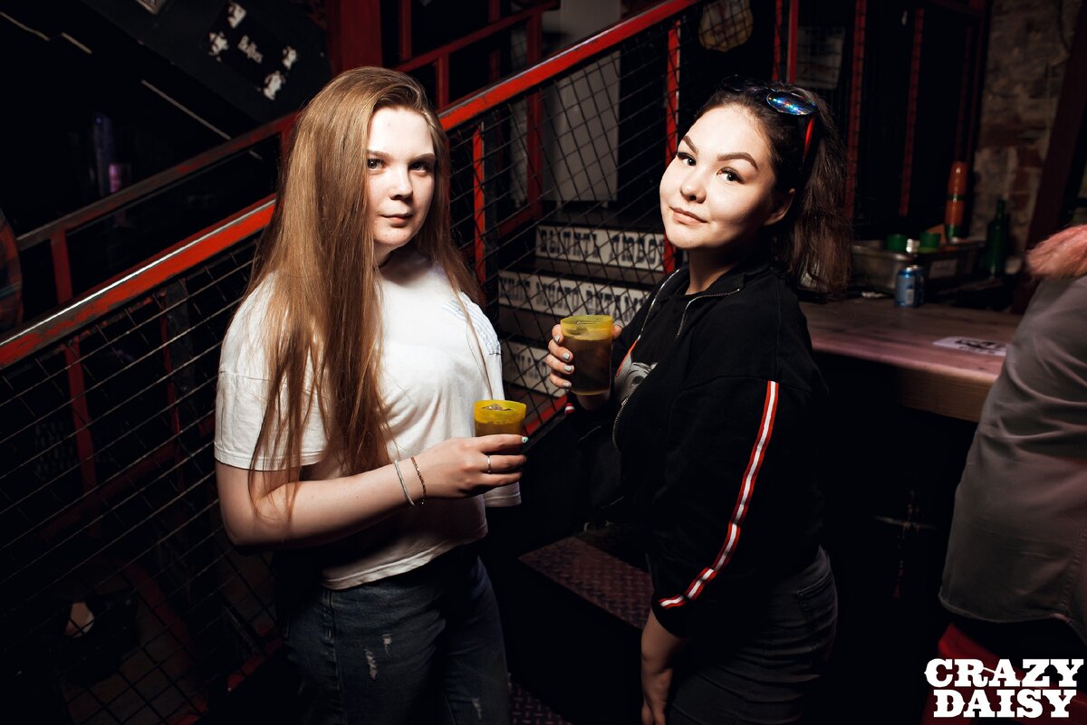 Москва тургеневская площадь 2 crazy daisy bar. Crazy Daisy. Crazy Daisy бар. Клуб Crazy Daisy Москва. Бар Тургеневская 46.