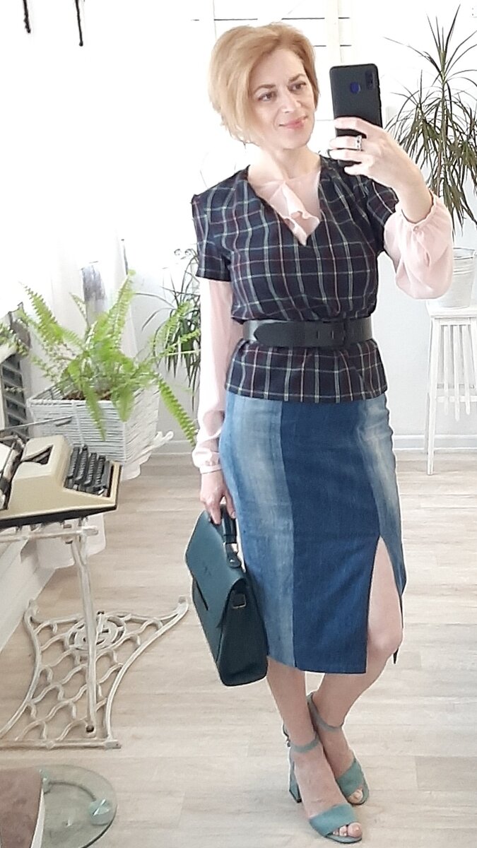 Юбка, блузка и топ.