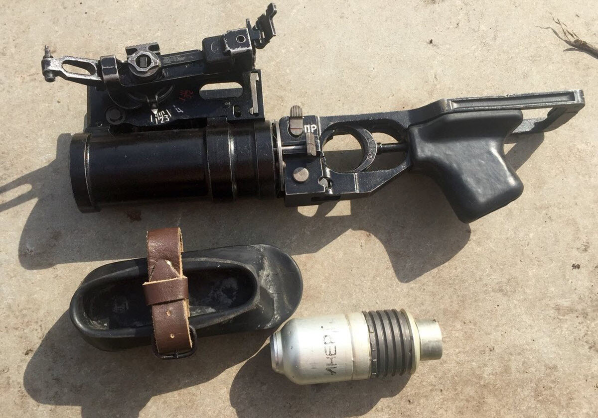 Гранатомет с затыльником на приклад и гранатой