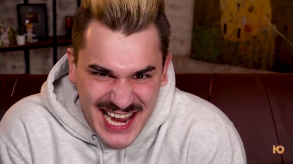 Примерно такое лицо у подобного типа.