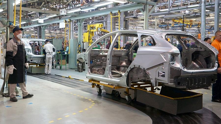 На автомобильном заводе LADA Ижевск, входящем в группу «АвтоВАЗ»                                    Фото: ТАСС/Алена Селезнева