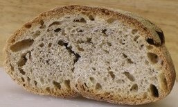 В Тоскане вот такой хлеб — не слишком белый и пористый.