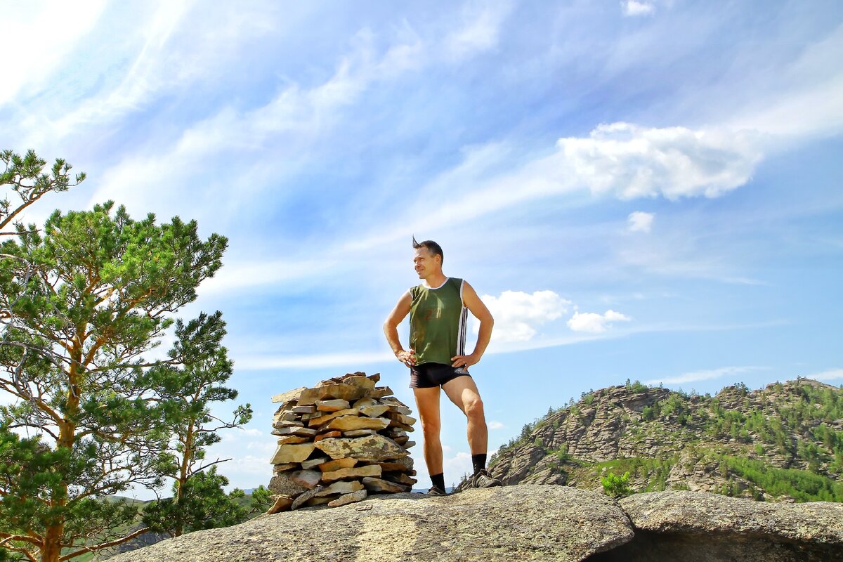 на высокой скале