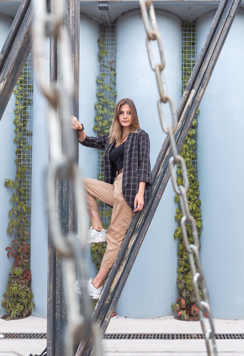 Два! Диплома модели и скоро будет ещё один, — программиста