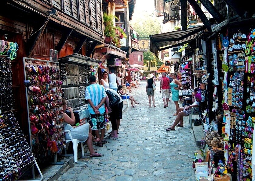 торговая улочка в Несебре