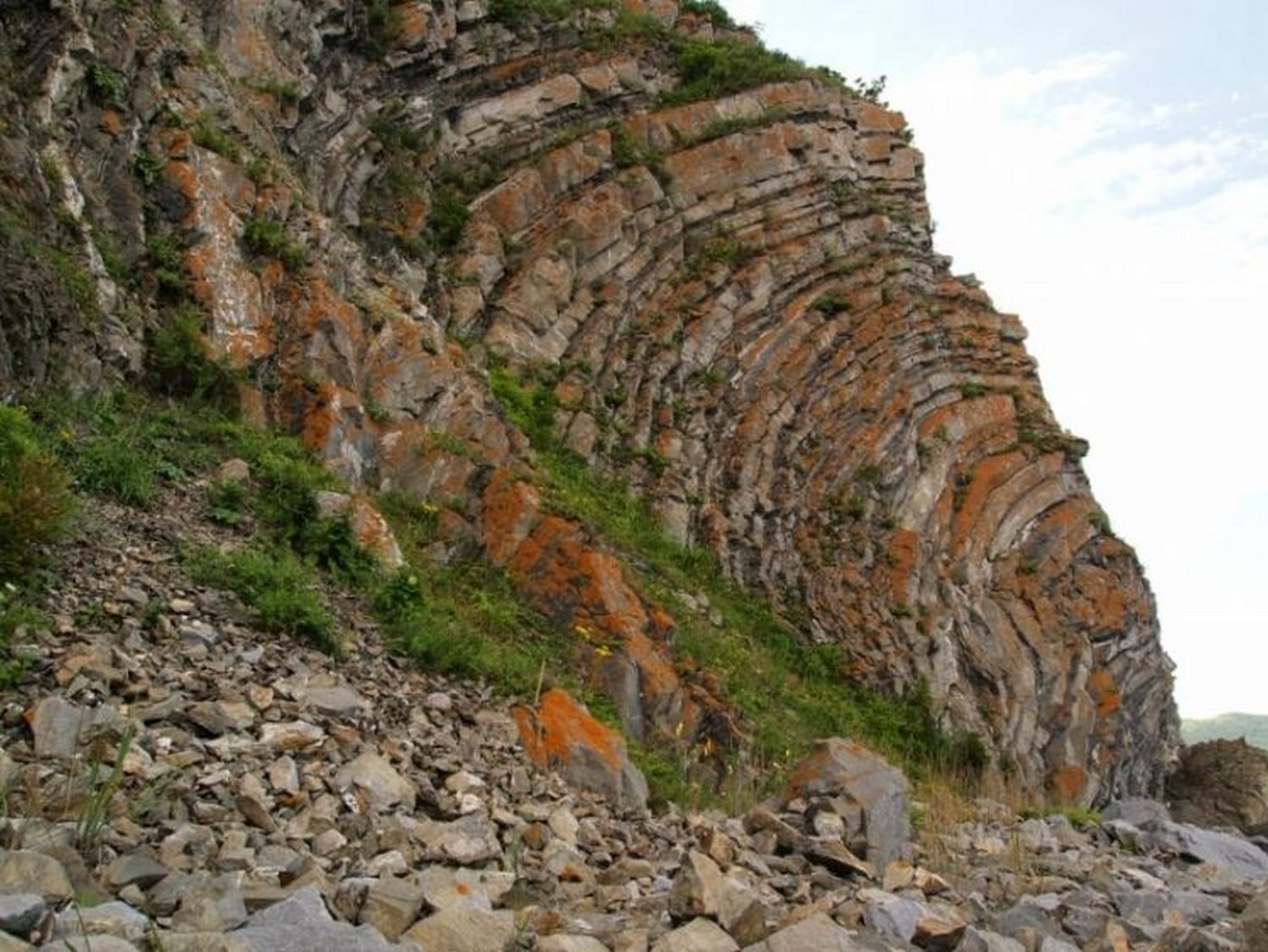 Каменные массивные ворота вели на широкий. Загадки фото. Загадки по фото найти. Фото загадки в картинках. Загадки картинки найти по фото