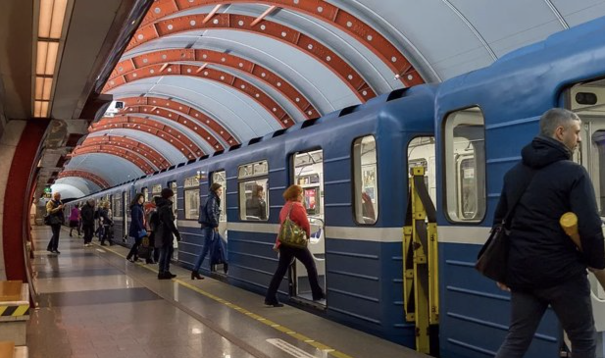 Метрополитен санкт петербурга. Метро метрополитен Санкт Петербург. Питерское метро 2010. Петербургский метрополитен метрополитены России. Санкт-Петербург метро 2006.