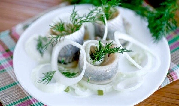 Филе селедочки с лучком.