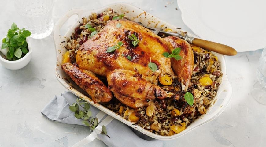 Новогодняя индейка с мандаринами, рисом и клюквой, больше рецептов на www.gastronom.ru